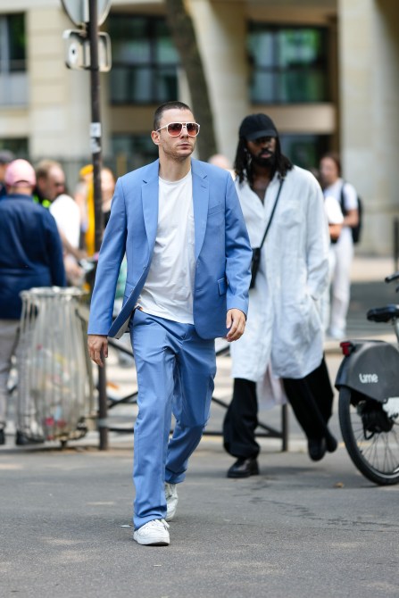 white t-shirt outfits men