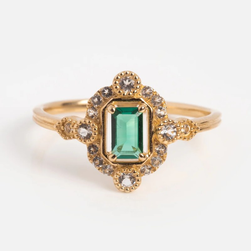 Engagement Ring Trends 2025: Bold Gold, Sustainable Diamonds & More
