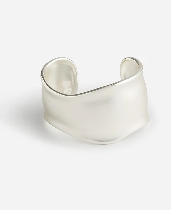 Bracelet Trends 2025: Statement Cuffs, Classic Bangles, & More