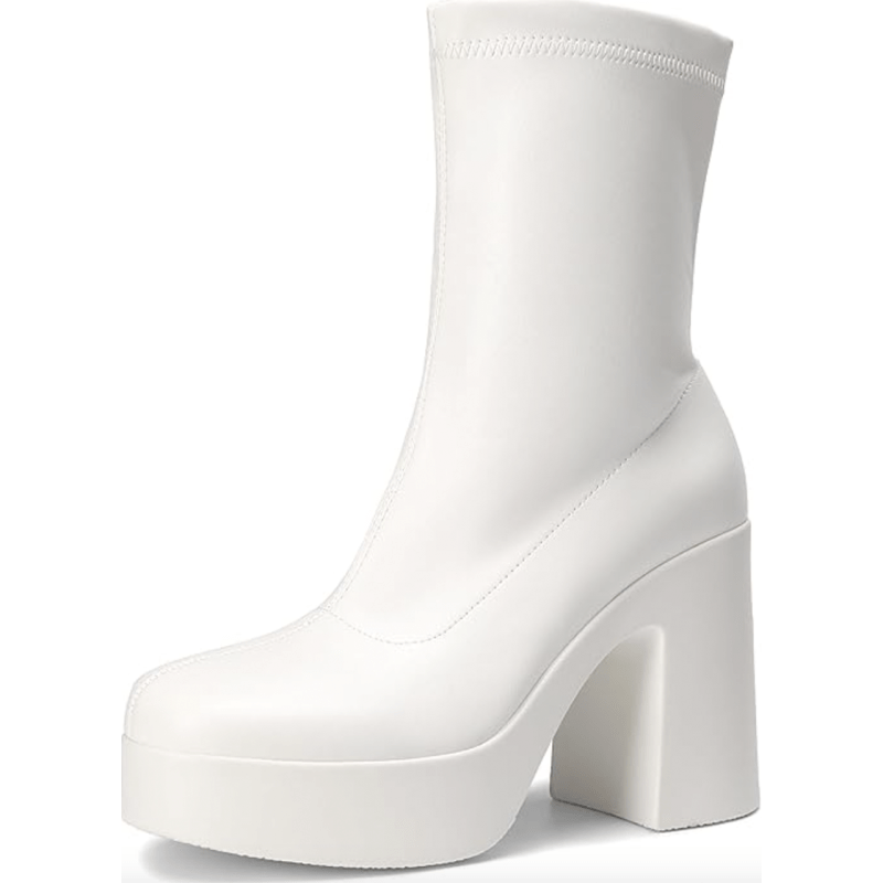 2024 Halloween Costume Trends For Women: Moo Deng, Sabrina Carpenter