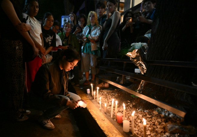 A fan of British singer Liam Payne lit a candle next to the hotel where he died in Buenos Aires on October 16, 2024. British singer Liam Payne, former member of the group One Direction, died Wednesday aged 31 after falling from the third floor of a hotel in Argentina, police in Buenos Aires said
