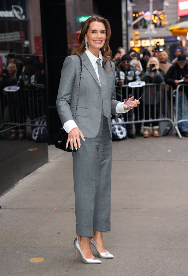 Brooke Shields is seen leaving the ABC Television Studios on January 13, 2025 in New York City.