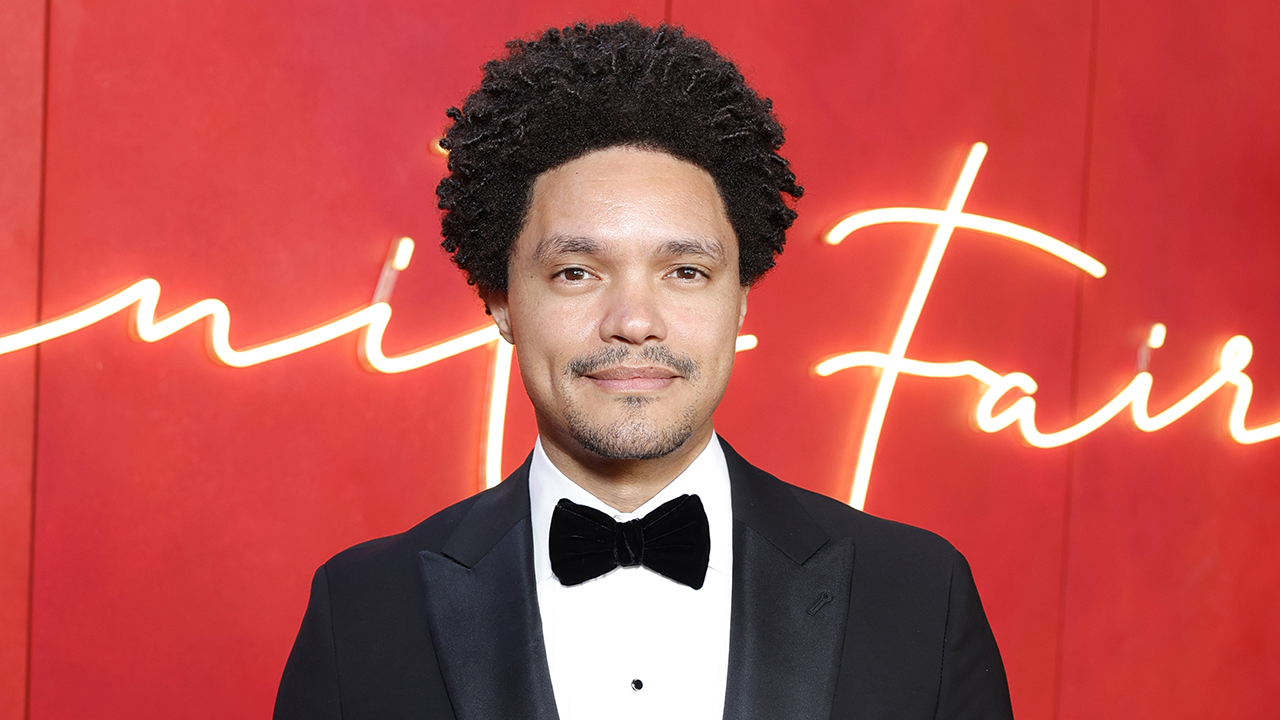 BEVERLY HILLS, CALIFORNIA - MARCH 10: EXCLUSIVE ACCESS, SPECIAL RATES APPLY. Trevor Noah attends the 2024 Vanity Fair Oscar Party Hosted By Radhika Jones at Wallis Annenberg Center for the Performing Arts on March 10, 2024 in Beverly Hills, California.
