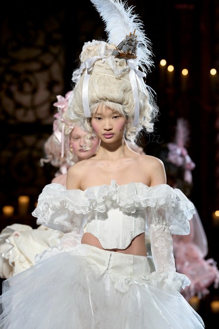 A model with pink blush at Selkie FW25.