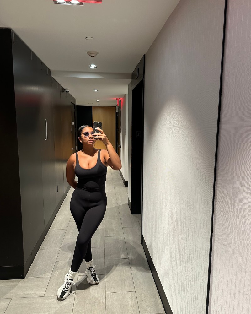 Robyn wearing the Lululemon Glow Up Super-High-Rise Tight 25" in the black colorway