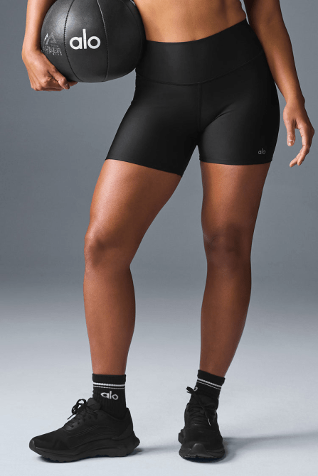 Alo Yoga 5" Airlift Energy Short in black