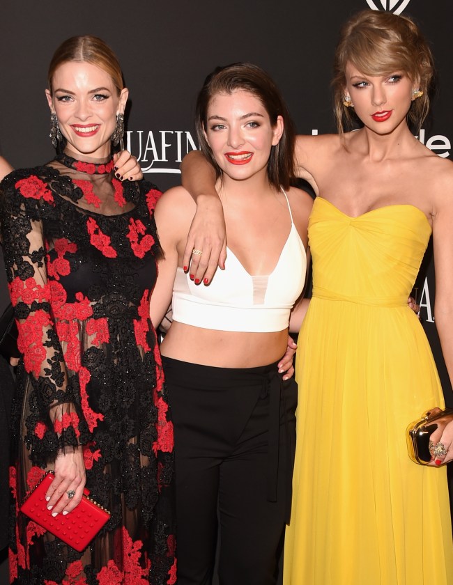  Actress Jaime King, recording artist Lorde and recording artist Taylor Swift attend the 2015 InStyle And Warner Bros. 72nd Annual Golden Globe Awards Post-Party at The Beverly Hilton Hotel on January 11, 2015 in Beverly Hills, California.