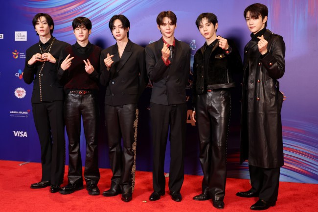 HOLLYWOOD, CALIFORNIA - NOVEMBER 21: (FOR EDITORIAL USE ONLY, NO COMMERCIAL OR ADVERTISEMENT USE) (L-R) Anton, Sohee, Wonbin, Eunseok, Shotaro and Sungchan of RIIZE attends the 2024 MAMA Awards at Dolby Theatre on November 21, 2024 in Hollywood, California. (Photo by Amy Sussman/Getty Images)