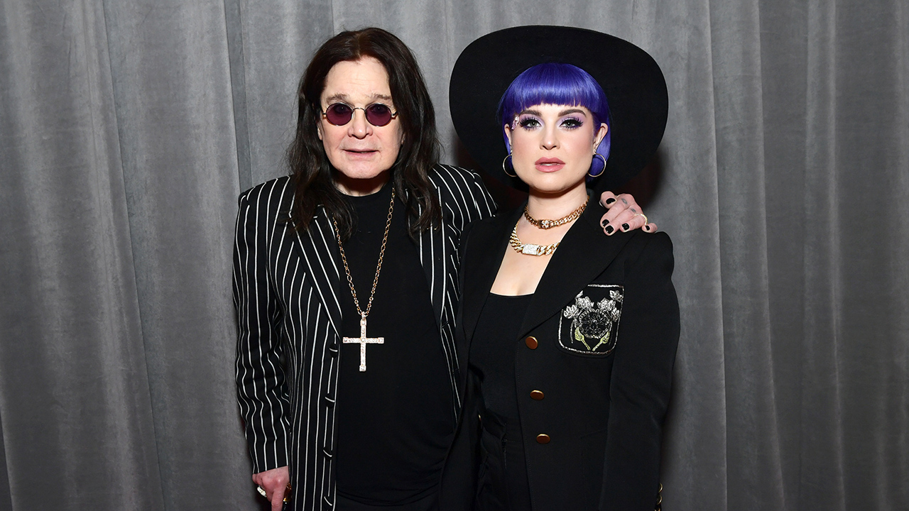 LOS ANGELES, CALIFORNIA - JANUARY 26: (L-R) Ozzy Osbourne and Kelly Osbourne attend the 62nd Annual GRAMMY Awards at STAPLES Center on January 26, 2020 in Los Angeles, California