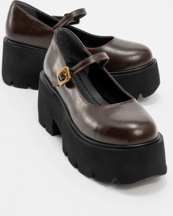 Put Your Toes Away—Here's What to Wear Instead of Mesh Flats in 2025