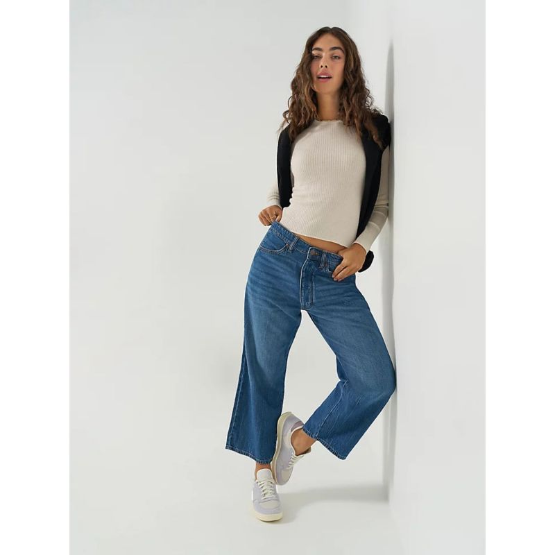Top 2026 Jeans Trends According to Stylists