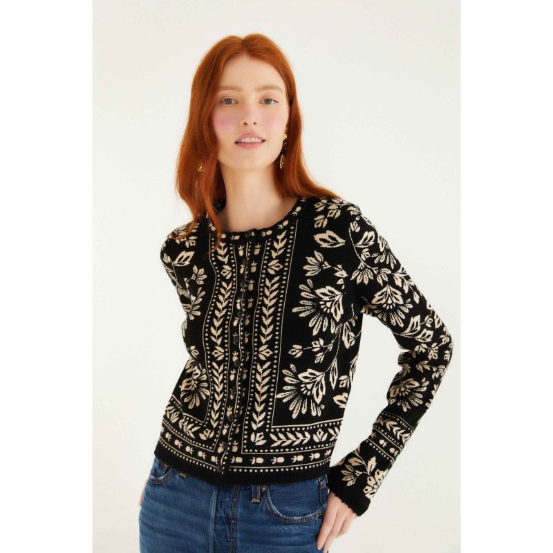 11 Brands Like Zara That Are Just as Trendy & Affordable 2025